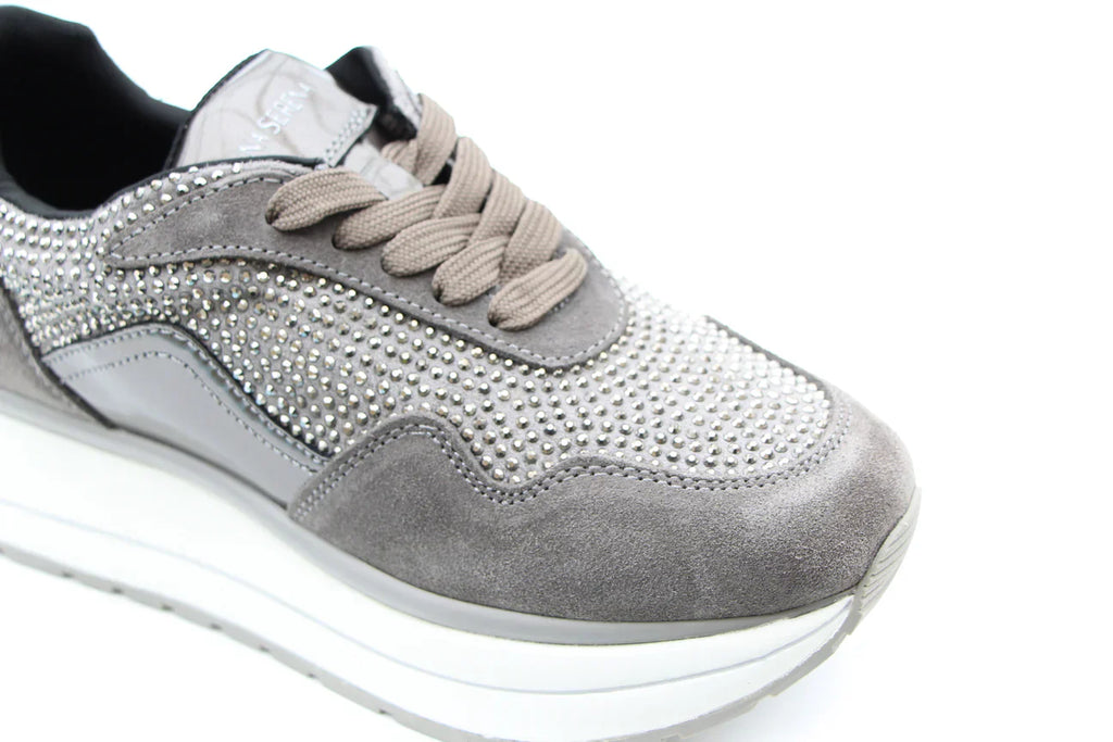 Step Into Comfort: Women’s Orthotic-Friendly Shoes at Fabucci