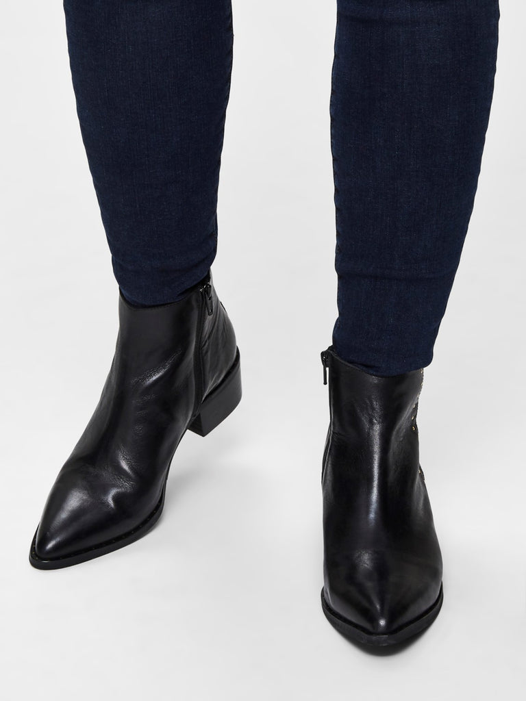 selected-femme-black-leather-ankle boot 