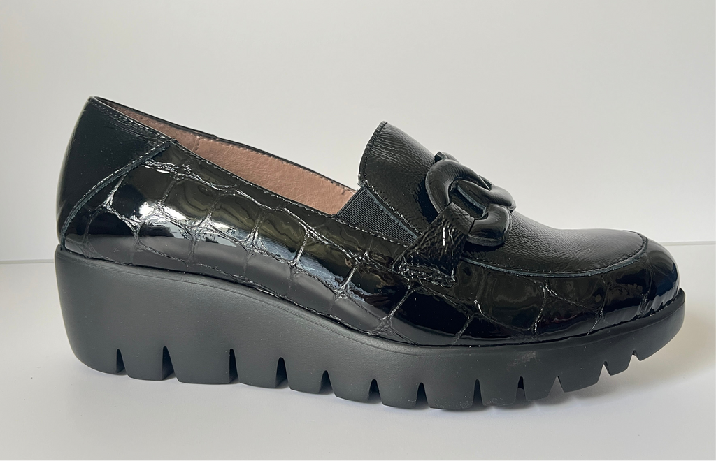 WONDERS-Black-wedge-loafer-