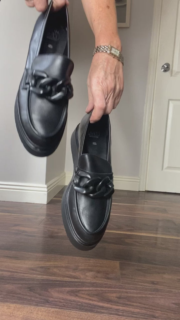 how-to-style-comart-black-leatherr-chunky-loafer