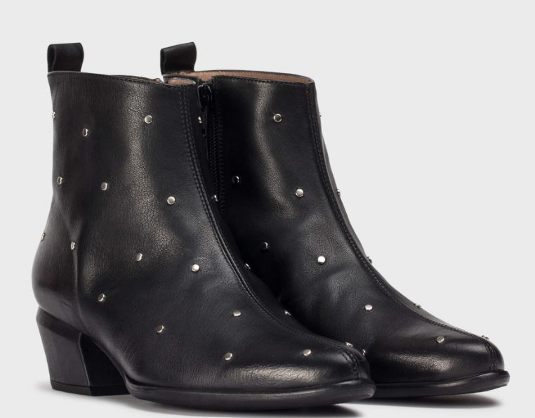 WONDERS Black Leather Ankle Boot with Stud Detail D-2002