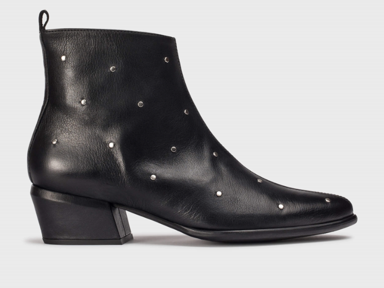WONDERS Black Leather Ankle Boot with Stud Detail D-2002