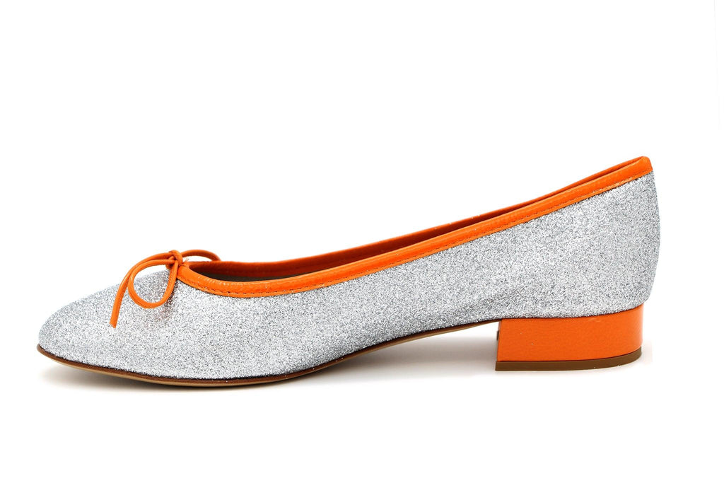 fabucci-silver-shimmer-ladies-ballerina-flatshoe-with-orange-bow