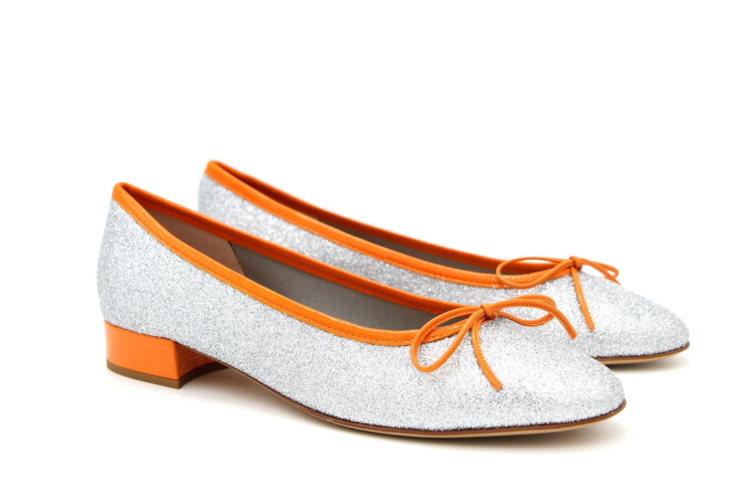 fabucci-silver-shimmer-ladies-ballerina-flatshoe-with-orange-bow